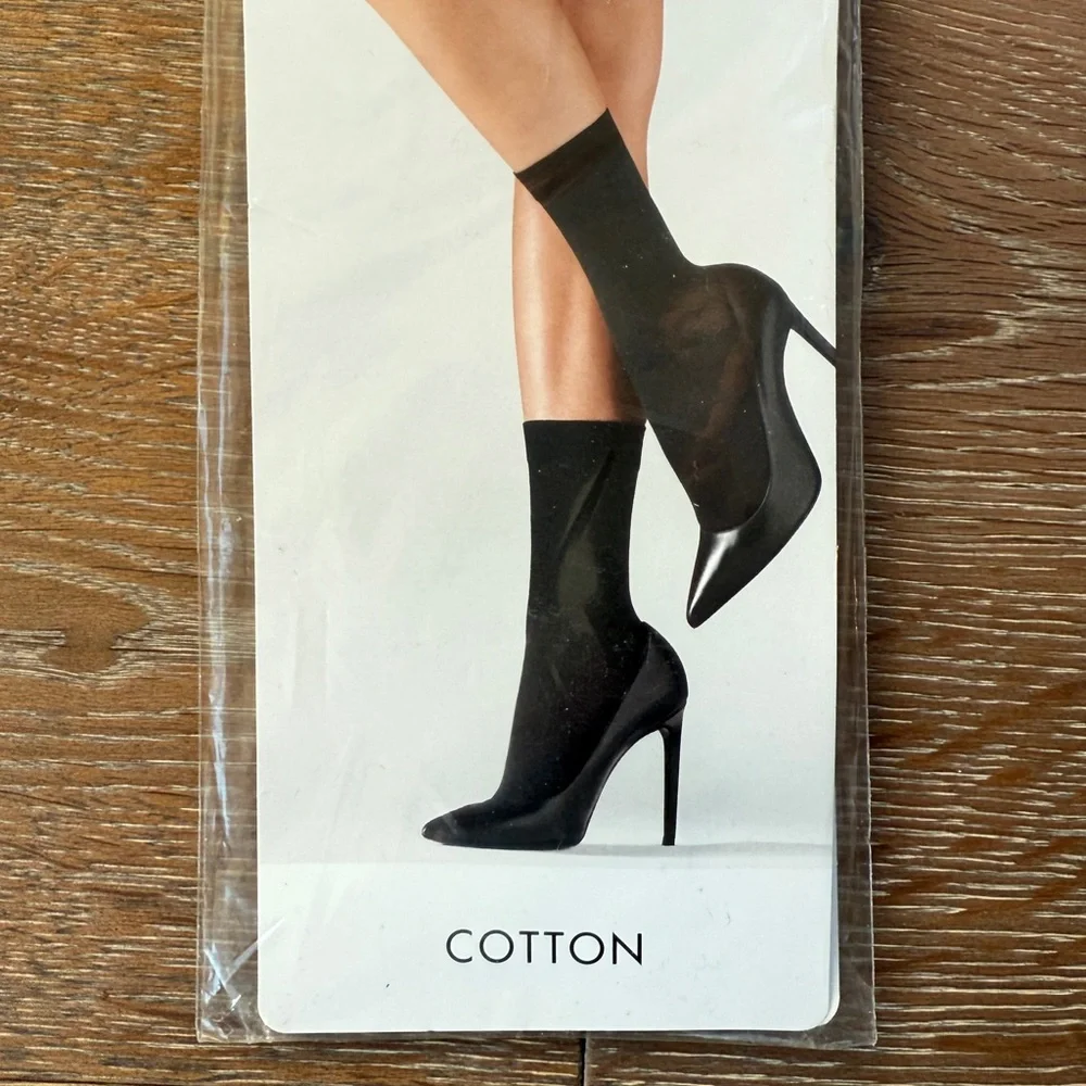 WOLFORD Red Label Cotton Socks in Midnight - Picture 3 of 5